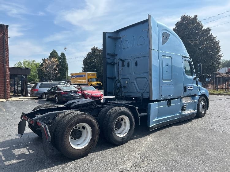 2022 Freightliner Cascadia in Duluth, GA — photo 7