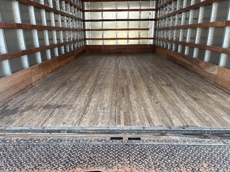 2022 Isuzu NRR in Katy, TX — photo 10