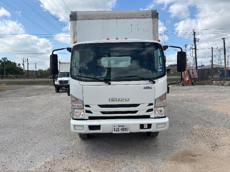 2022 Isuzu NRR in Katy, TX — photo 2