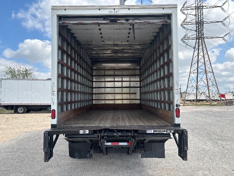 2022 Isuzu NRR in Katy, TX — photo 8
