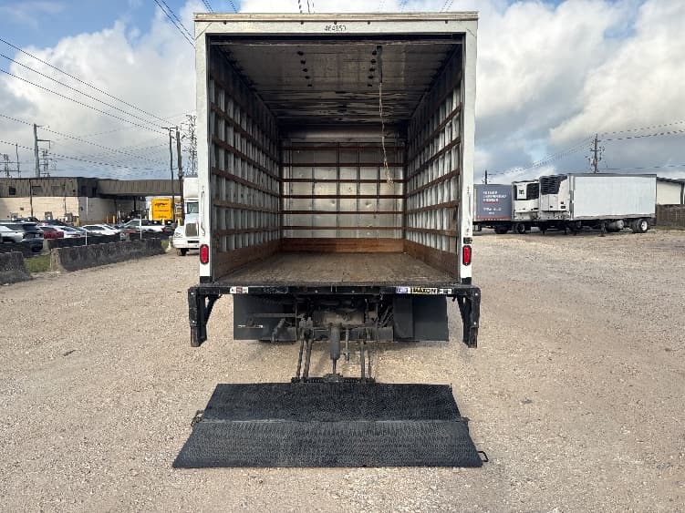 2022 Isuzu NRR in Dallas, TX — photo 9