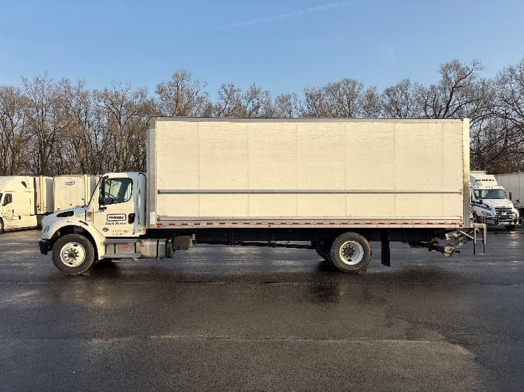 2022 Freightliner M2 106 in Indianapolis, IN — photo 4