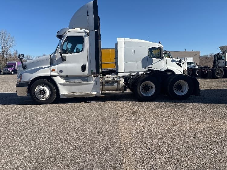 2020 Freightliner Cascadia in Lansing, MI — photo 4