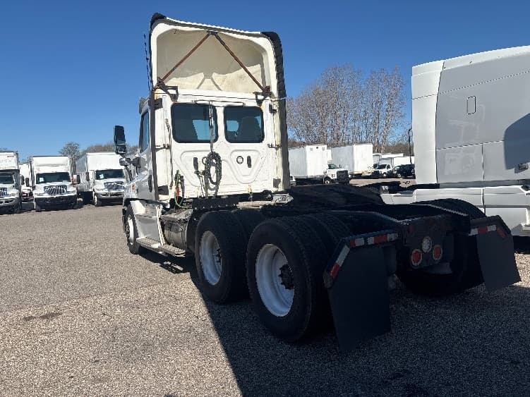2020 Freightliner Cascadia in Lansing, MI — photo 5