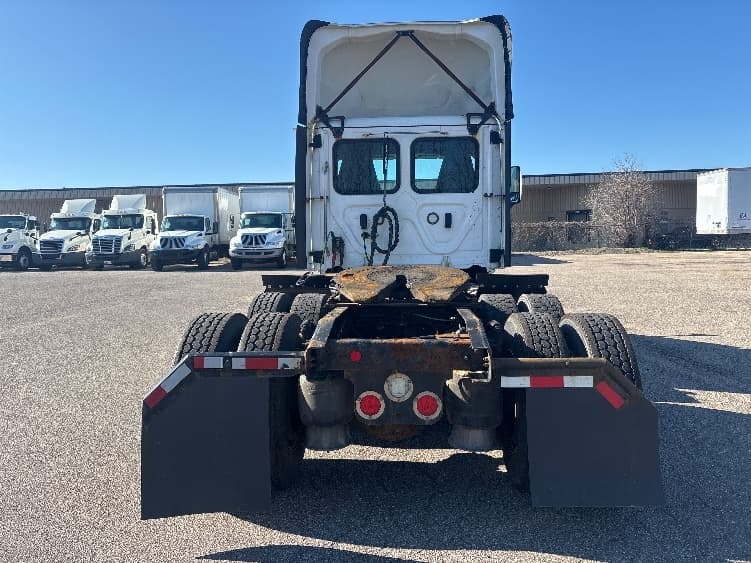 2020 Freightliner Cascadia in Lansing, MI — photo 6