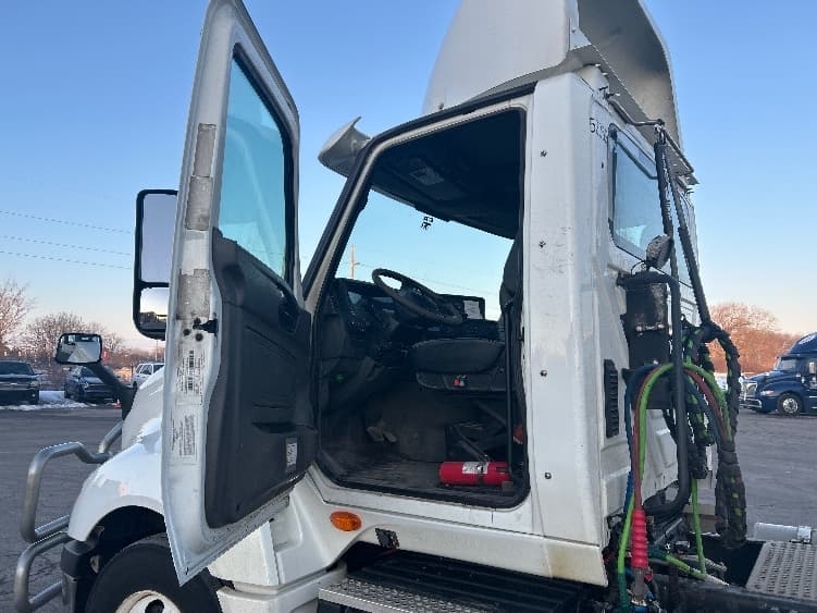 2020 International LT in Lansing, MI — photo 9
