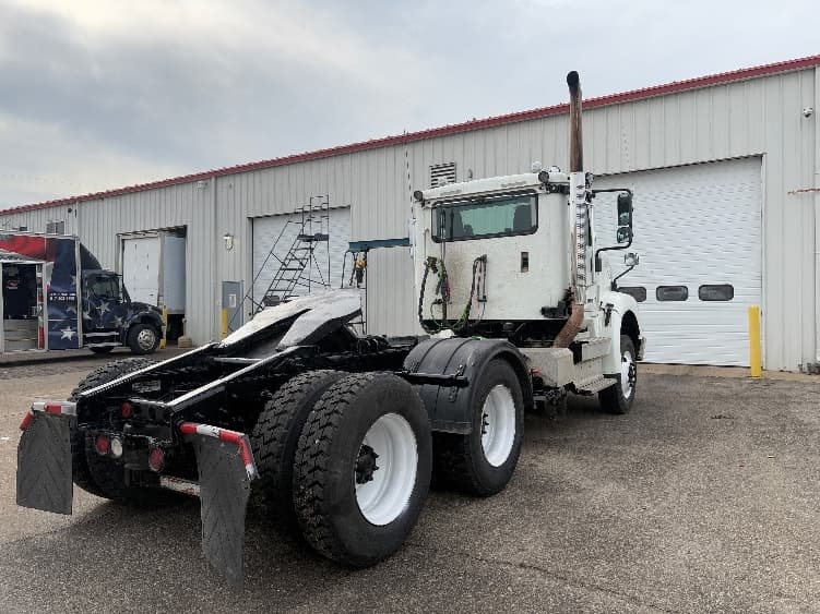 2021 International HX in Lansing, MI — photo 7