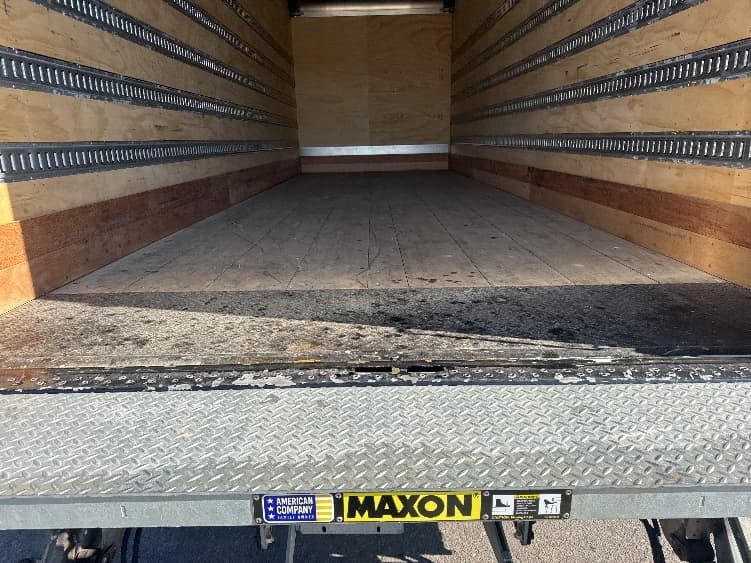 2025 Volvo VNR 640 in Omaha, NE — photo 10
