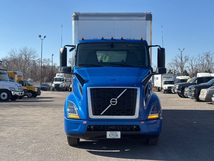 2025 Volvo VNR 640 in Omaha, NE — photo 2