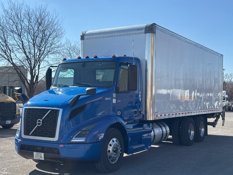 2025 Volvo VNR 640 in Omaha, NE — photo 3