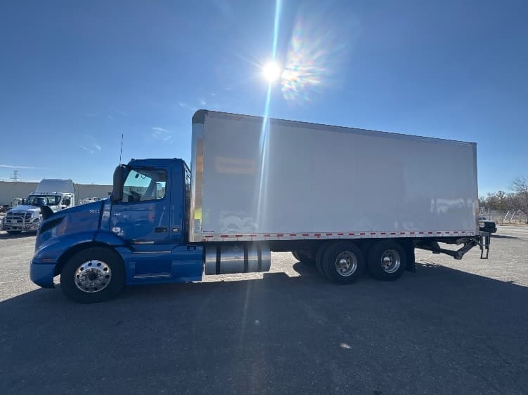 2025 Volvo VNR 640 in Omaha, NE — photo 4