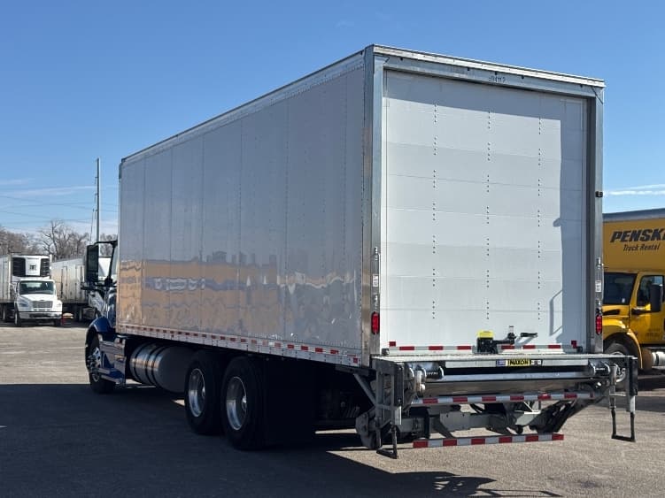 2025 Volvo VNR 640 in Omaha, NE — photo 6