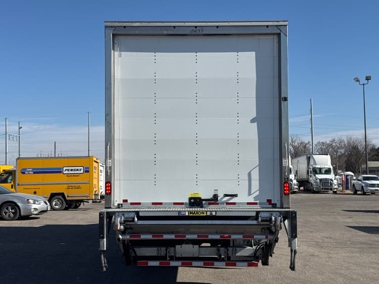 2025 Volvo VNR 640 in Omaha, NE — photo 7