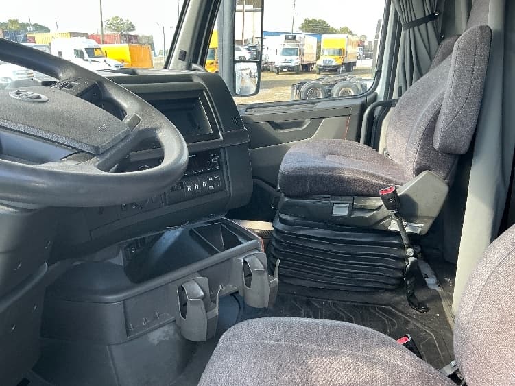 2023 Volvo VNL 760 in Garden City, GA — photo 10