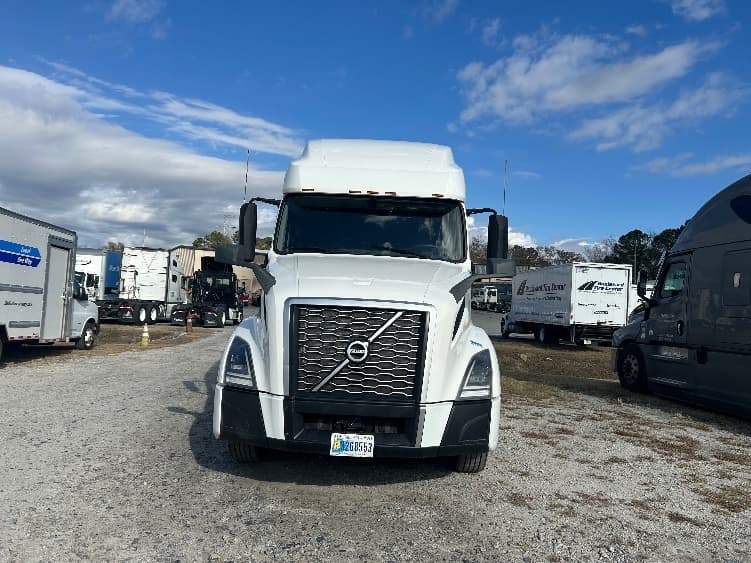 2023 Volvo VNL 760 in Garden City, GA — photo 2