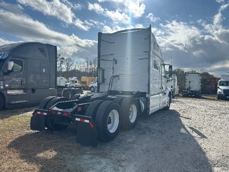 2023 Volvo VNL 760 in Garden City, GA — photo 7