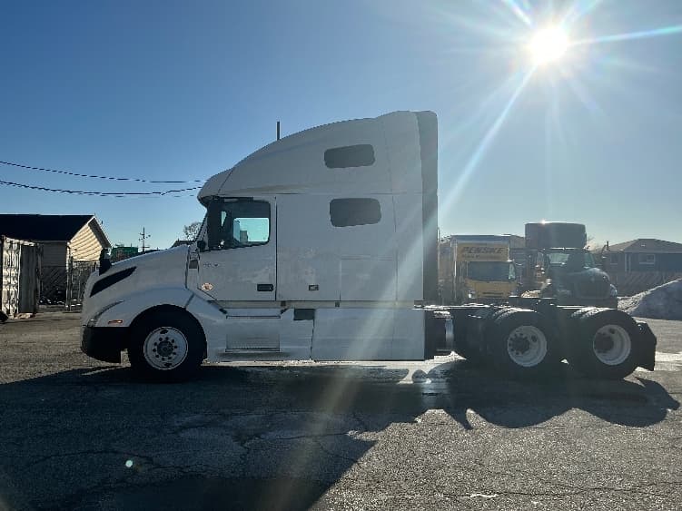 2023 Volvo VNL 760 in East Chicago, IN — photo 4