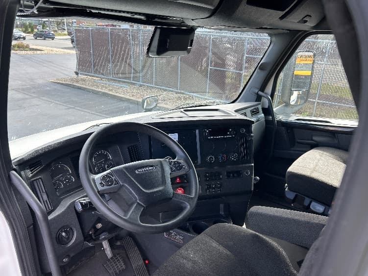 2023 Freightliner Cascadia in Londonderry, NH — photo 10