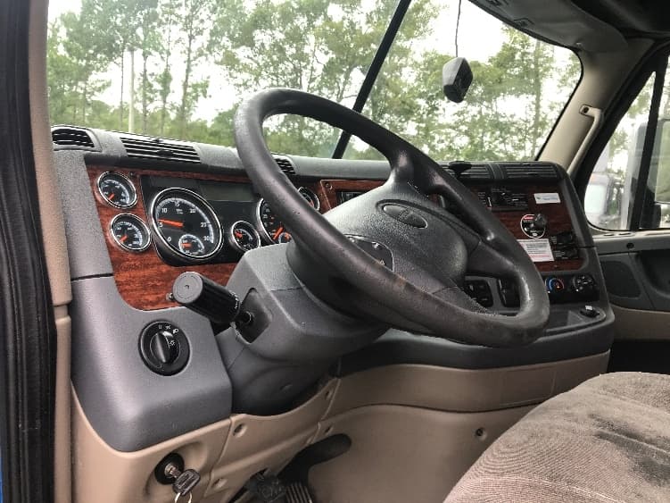 2017 Freightliner Cascadia in Jacksonville, FL — photo 10