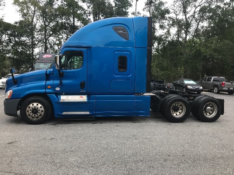 2017 Freightliner Cascadia in Jacksonville, FL — photo 4