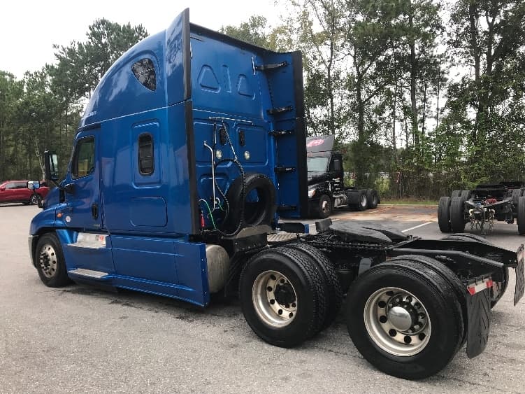 2017 Freightliner Cascadia in Jacksonville, FL — photo 5