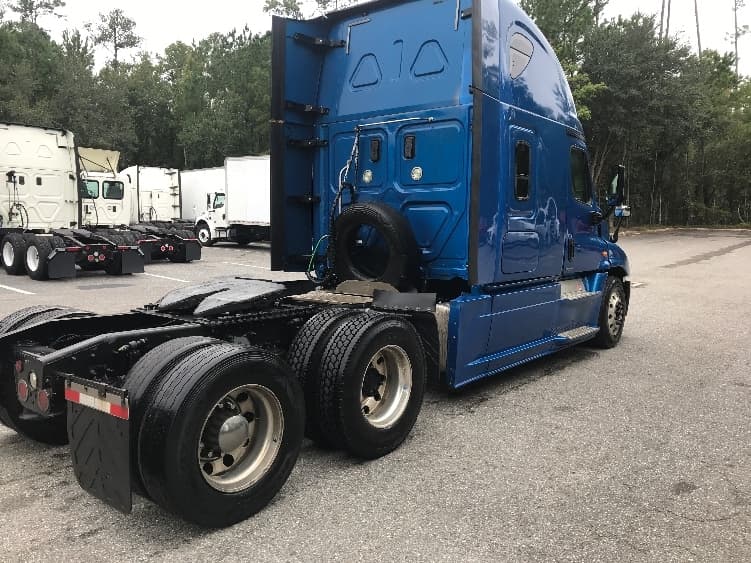 2017 Freightliner Cascadia in Jacksonville, FL — photo 7