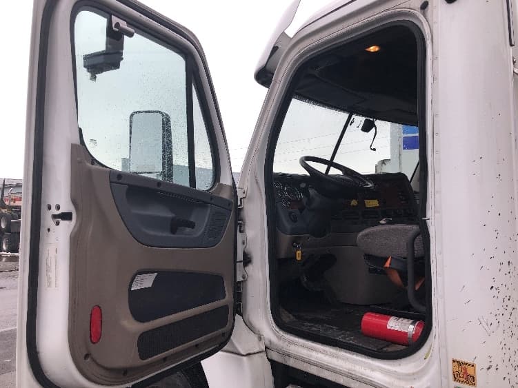 2018 Freightliner Cascadia in Spokane Valley, WA — photo 9