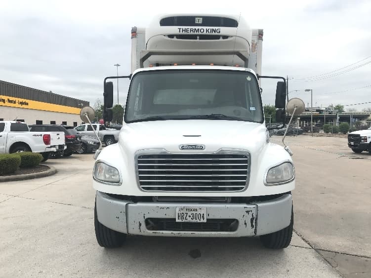 2016 Freightliner M2 106 in Houston, TX — photo 2