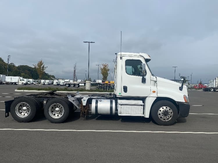 2016 Freightliner Cascadia in Everett, WA — photo 7