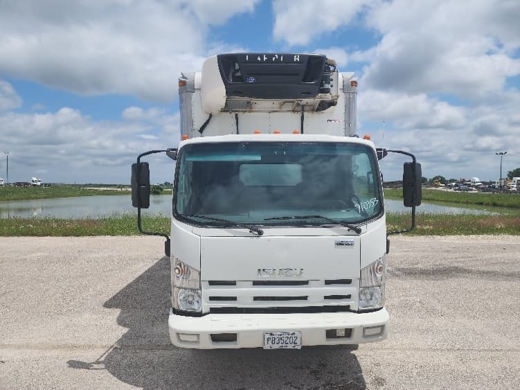 2014 Isuzu NQR in Sturtevant, WI — photo 2