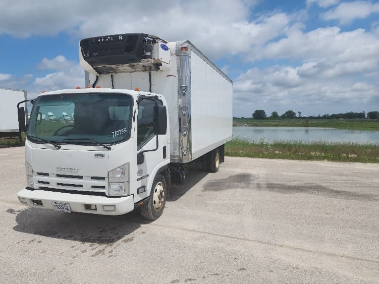 2014 Isuzu NQR in Sturtevant, WI — photo 3