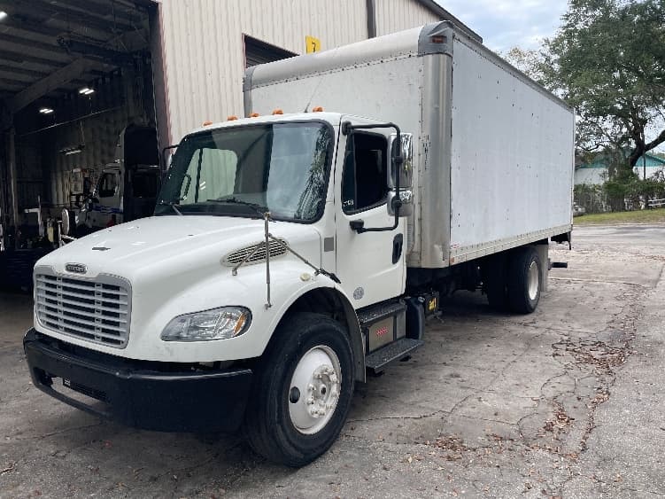 2014 Freightliner M2 106 in Jacksonville, FL — photo 3