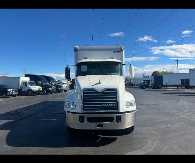 2018 Mack Pinnacle in Milwaukee, WI — photo 2