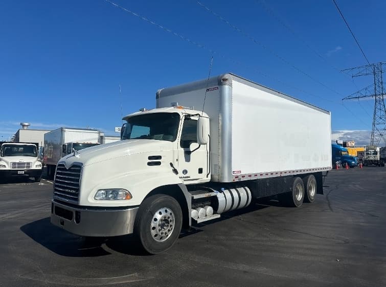 2018 Mack Pinnacle in Milwaukee, WI — photo 3