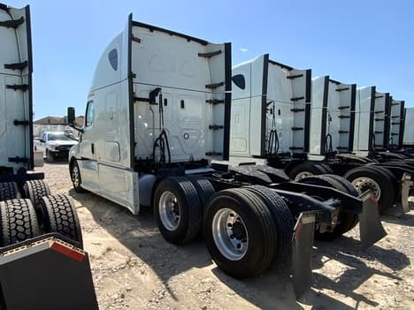 2020 Freightliner Cascadia in Rockwall, TX — photo 4