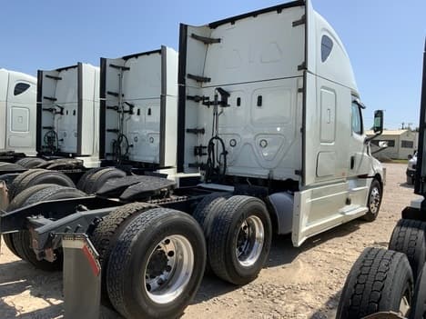 2020 Freightliner Cascadia in Rockwall, TX — photo 6