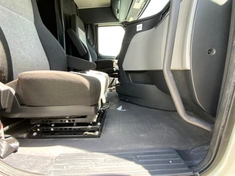 2020 Freightliner Cascadia in Rockwall, TX — photo 9