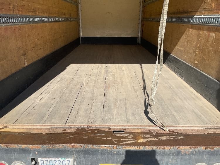 2014 Isuzu NQR in Tacoma, WA — photo 10