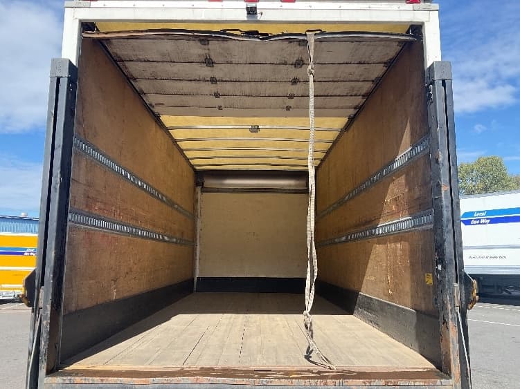 2014 Isuzu NQR in Tacoma, WA — photo 8