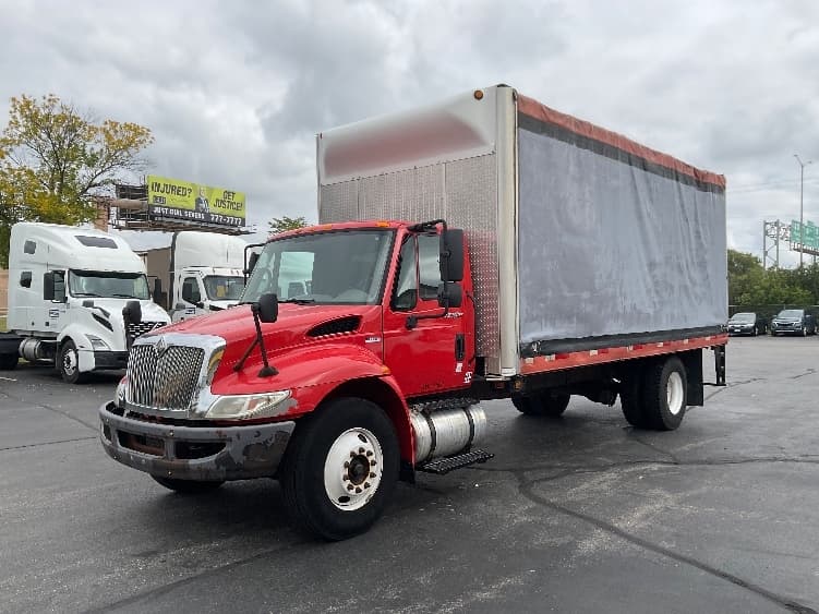 2010 International 4300 in Milwaukee, WI — photo 3