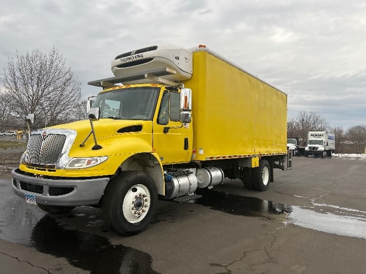 2017 International 4300 in Chicopee, MA — photo 3