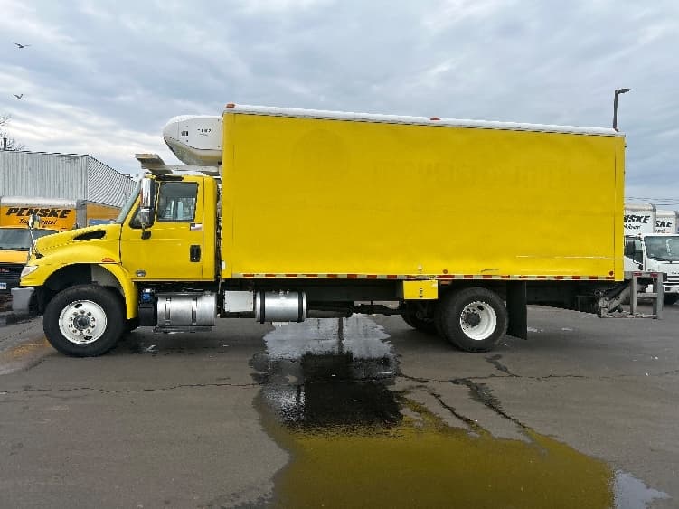 2017 International 4300 in Chicopee, MA — photo 4