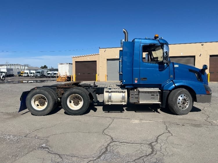 2017 Volvo VNL 300 in Rochester, NY — photo 6