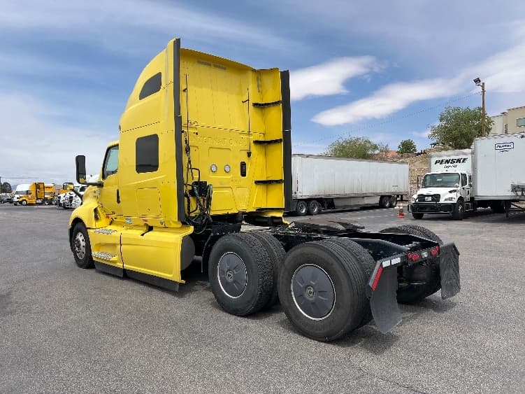 2022 International LT in El Paso, TX — photo 5