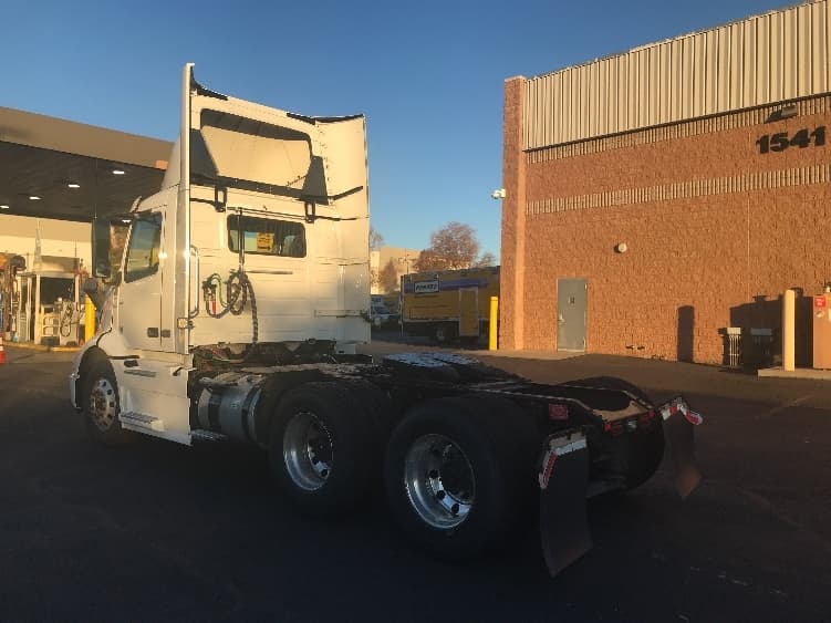2021 Volvo VNR 640 in Tempe, AZ — photo 5