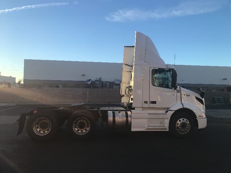 2021 Volvo VNR 640 in Tempe, AZ — photo 8