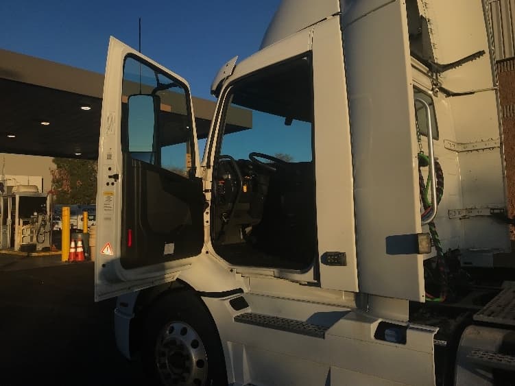 2021 Volvo VNR 640 in Tempe, AZ — photo 9