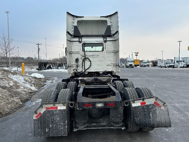 2021 Volvo VNR 640 in La Porte, IN — photo 5