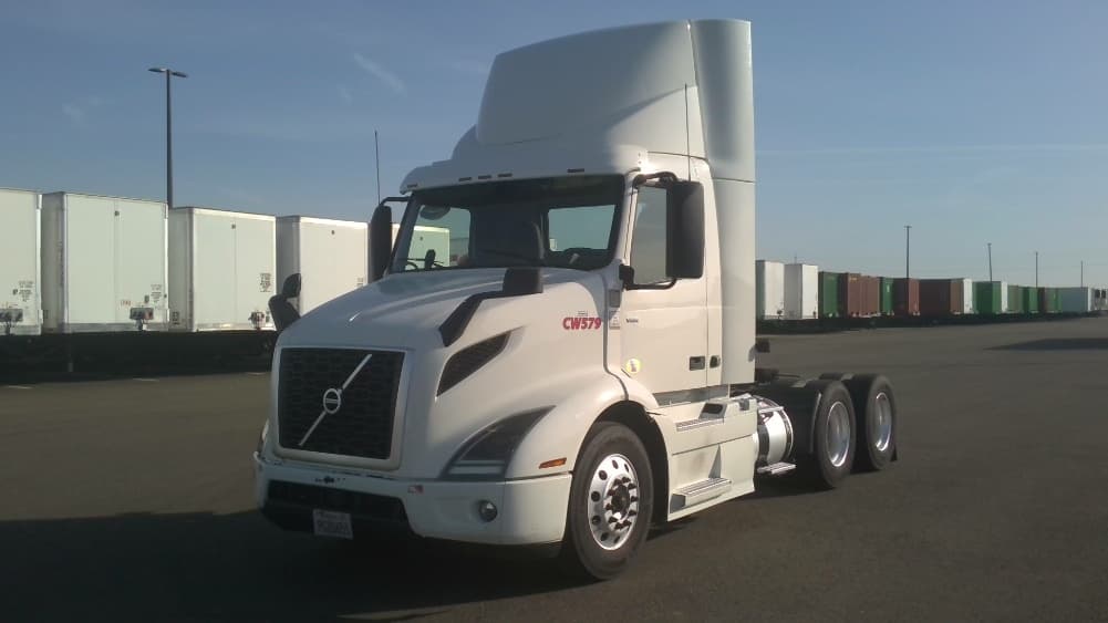 2021 Volvo VNR 640 in Stockton, CA — photo 3
