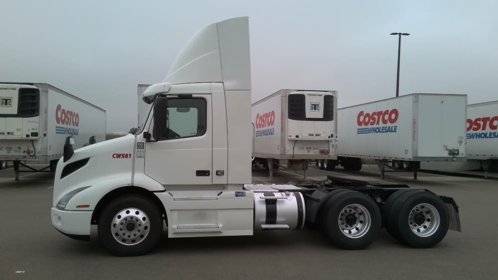 2021 Volvo VNR 640 in Stockton, CA — photo 4